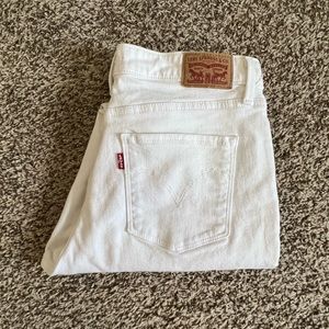 Levi’s ankle length pants. Mid-rise, skinny. Frayed bottom hem. Button fly.